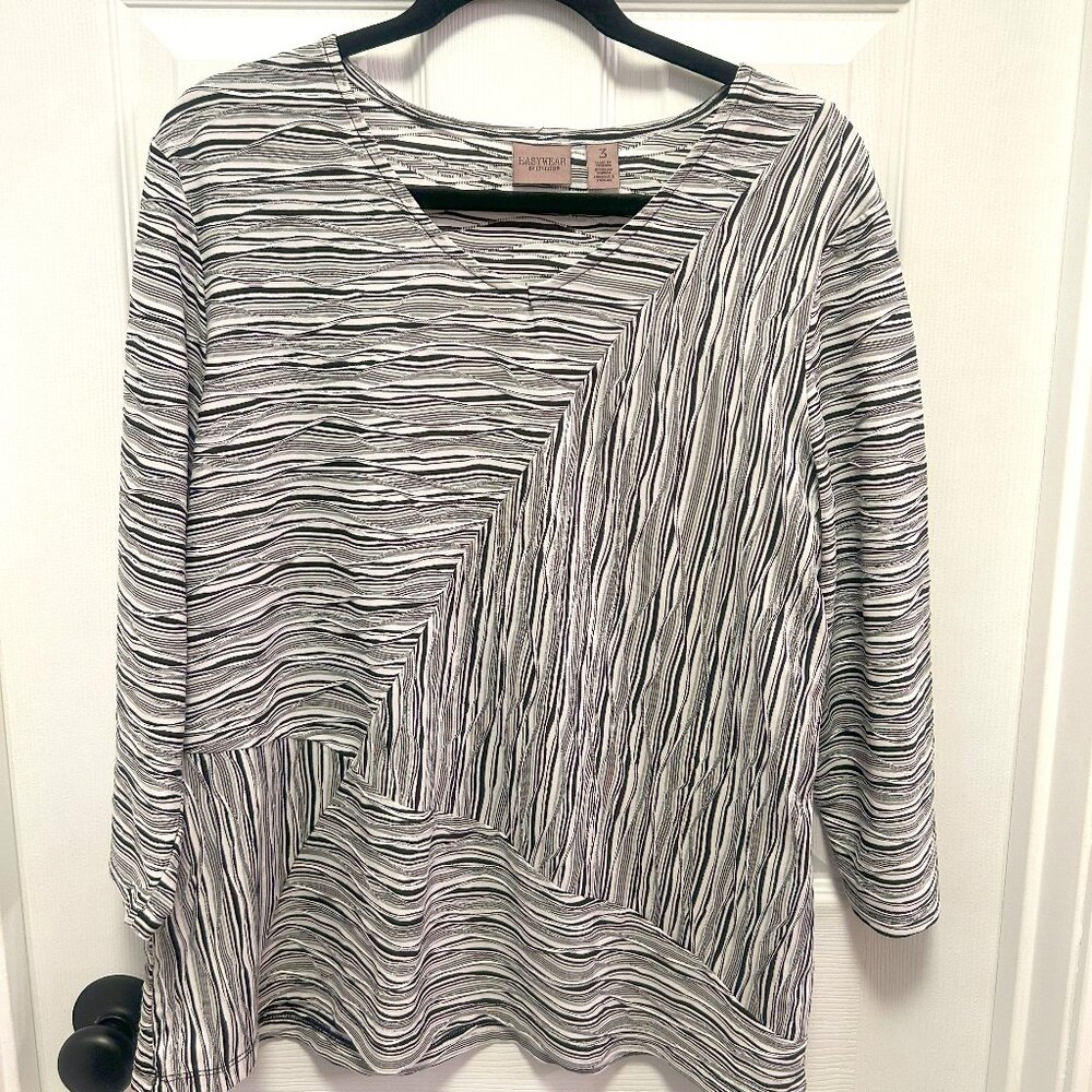 EASY WEAR by Chico''s Size 3 Black and White V-Neck Pullover